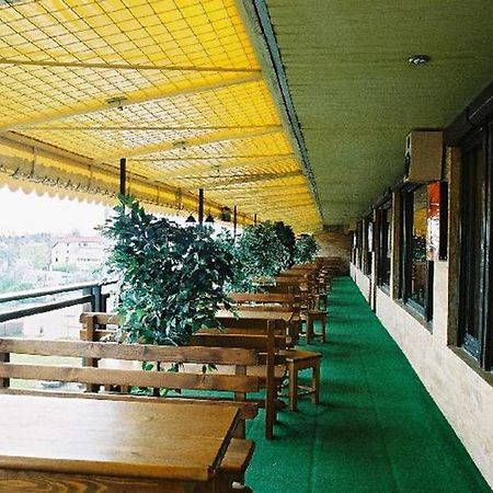 Hotel Satelit Пиещани Екстериор снимка