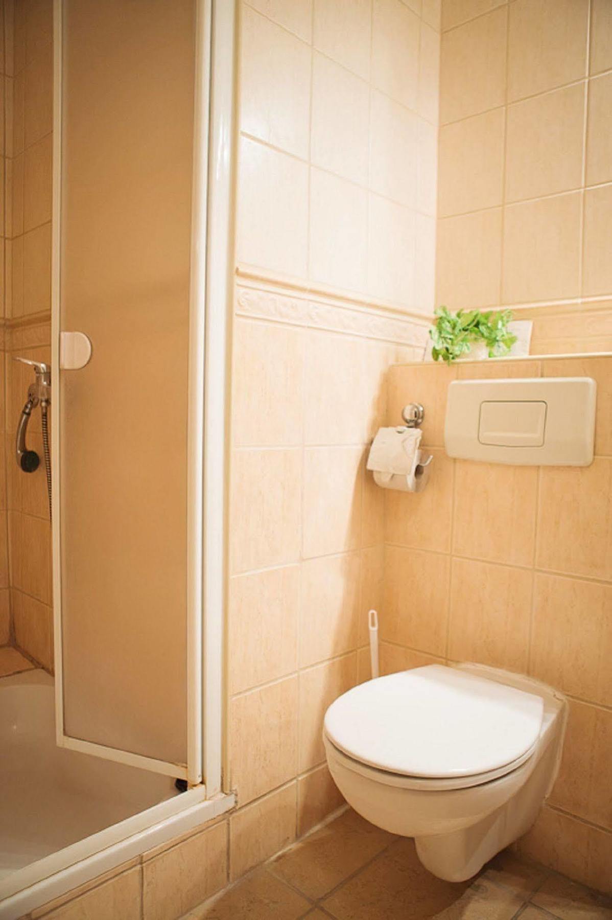 Hotel Satelit Пиещани Екстериор снимка